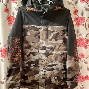 Volcom Leda Black Camo Goretex Snowboard Jacket size Small NWT